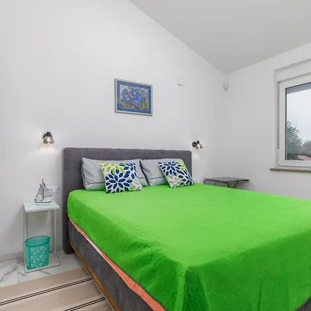 4 Bedroom Cozy In Betiga Semesterbostad Pula