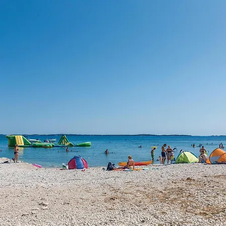 Semesterbostad 4 Bedroom Cozy In Betiga Pula