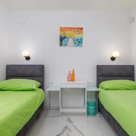 4 Bedroom Cozy In Betiga Holiday home *