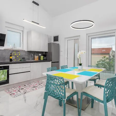 4 Bedroom Cozy In Betiga Pula