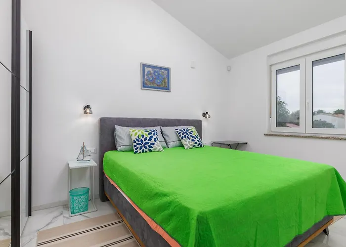 4 Bedroom Cozy In Betiga Semesterbostad Pula
