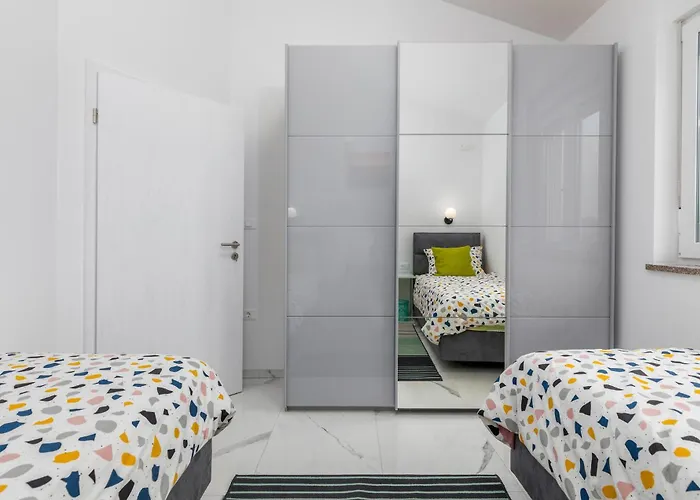 4 Bedroom Cozy In Betiga Semesterbostad Pula