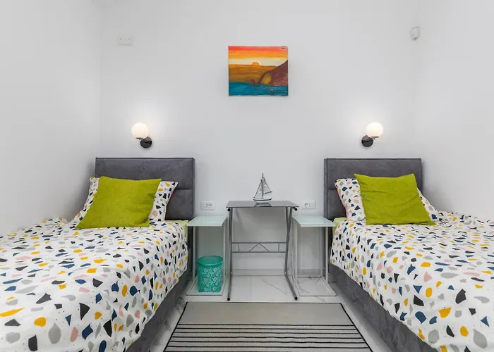 4 Bedroom Cozy In Betiga