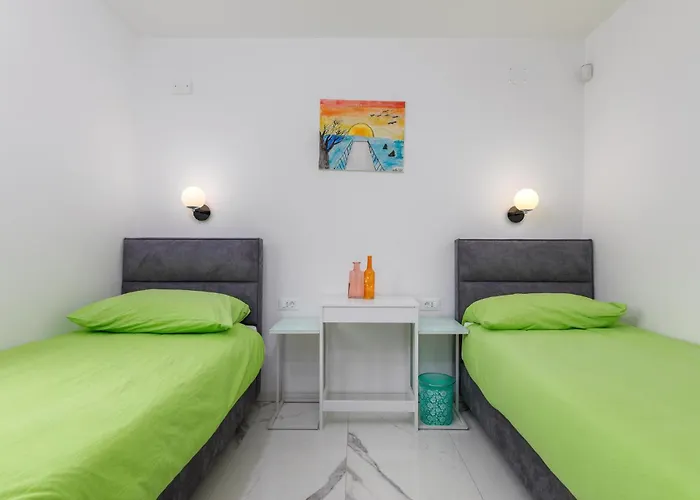 4 Bedroom Cozy In Betiga Semesterbostad *