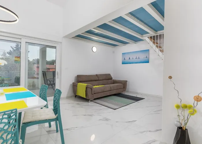 4 Bedroom Cozy In Betiga Semesterbostad Pula